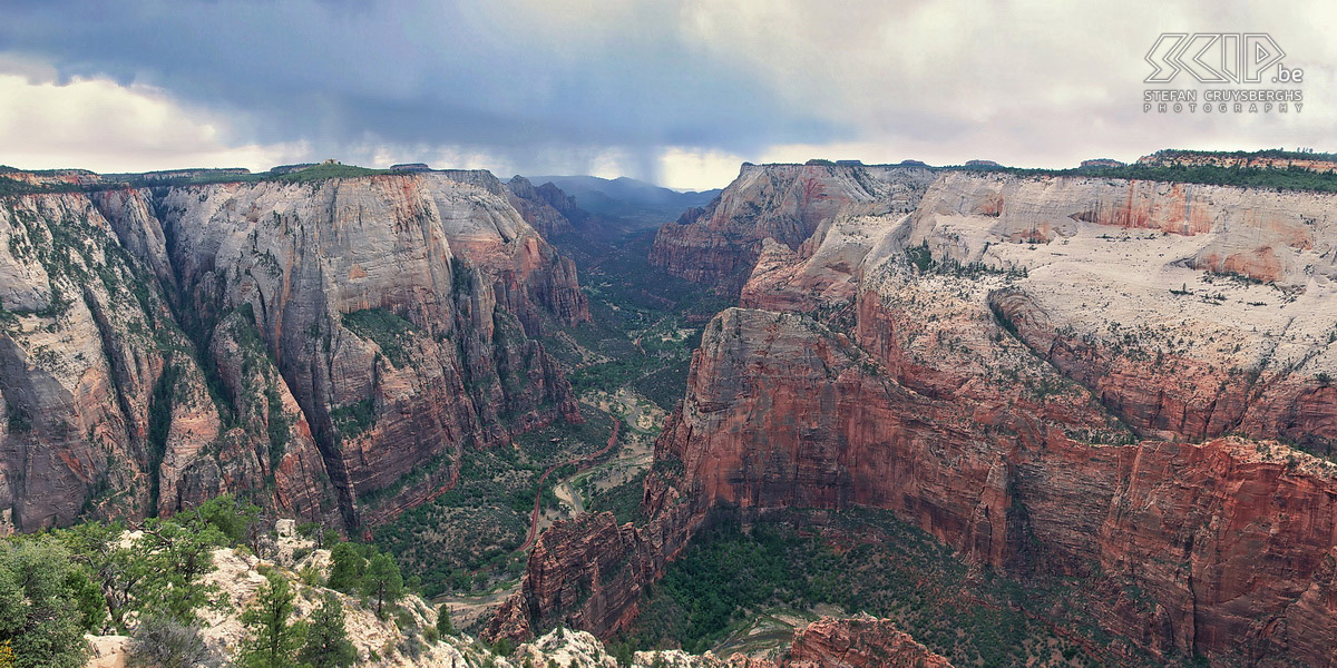 Zion - Observation Point Trail Observation Point is situated at a height of 1983m and at the top you have a spectacular view over the valley of Zion. Stefan Cruysberghs